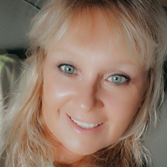 Meet your Posher, Lisa - Picture 1 of 1